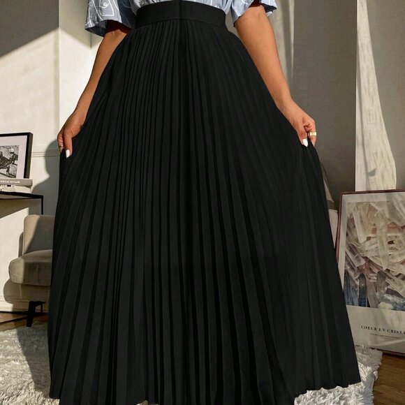 Black Casual Women's Solid Pleated Longline Skirt - Picture 4 of 6